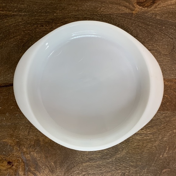 Vintage MCM Glasbake Milk Glass Atomic Starburst Pattern Circular Casserole Dish - Picture 2 of 6